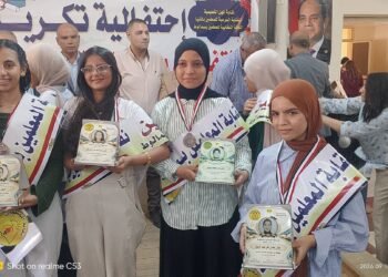 نقابة معلمين سمالوط تكرم 76 من أوائل الشهادات العامة والأزهرية