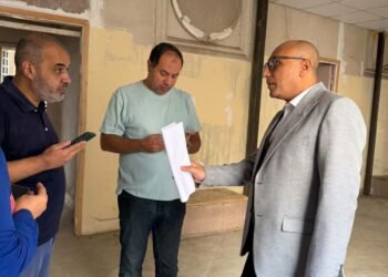 رئيس المؤسسة العلاجية يتفقد أعمال التطوير بمستشفي القبطي