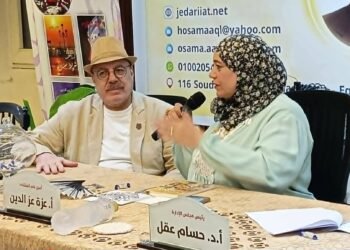 فى ليلة الشعر بملتقى السرد العربى  وأنا كمان ”  استغربت ” لروعة الليلة